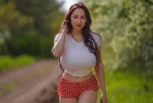 Louisa Khovanski - Biography - Cesholic